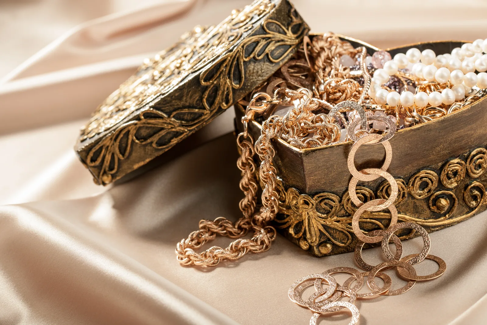 Fine Jewel Collection: Elegant Ornaments For a Perfect Jewelry Box