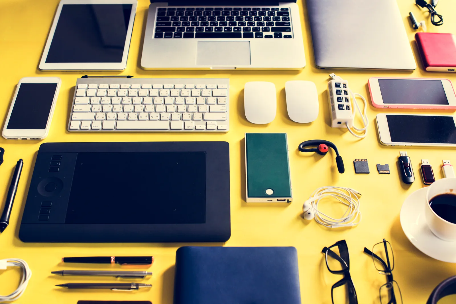 Be A Tech Dive: Smart Gadgets that Can Help You Look Every Inch Perfect