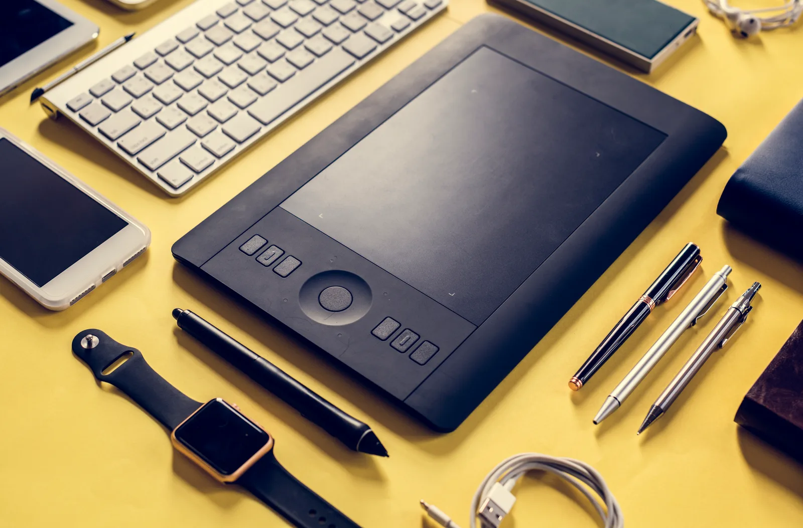 Be A Tech Dive: Smart Gadgets that Can Help You Look Every Inch Perfect