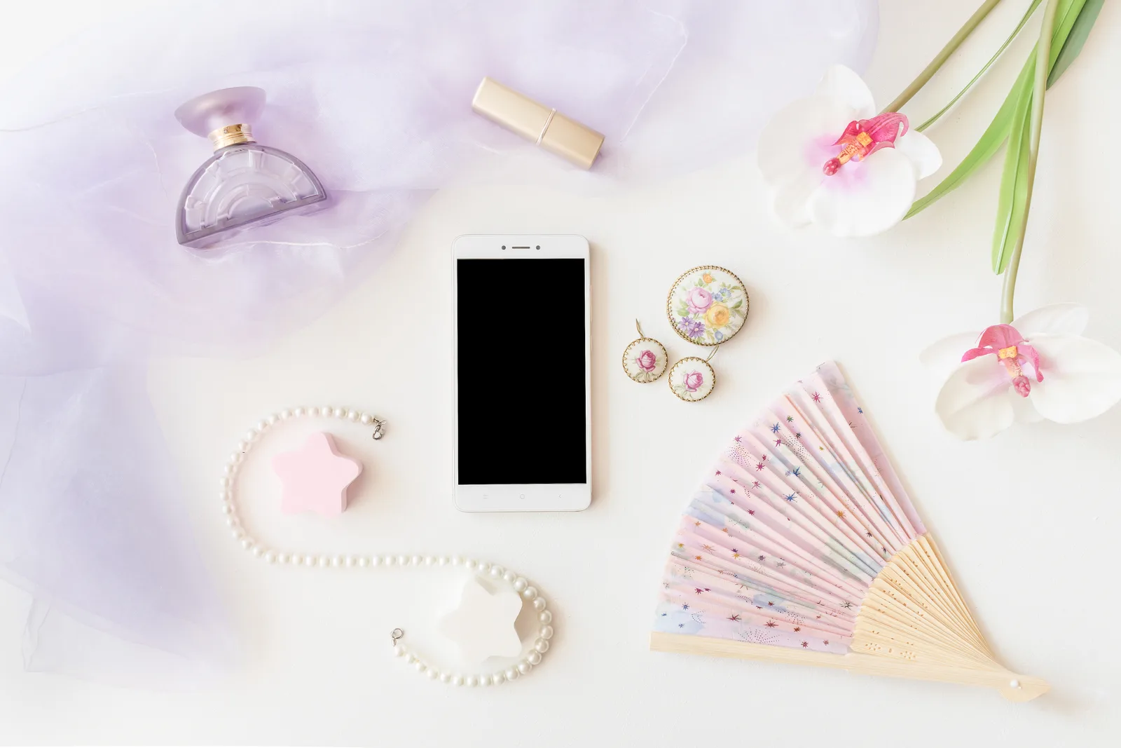 8 Brilliant Space-Saving Hacks for Packing Suitcase Next Time