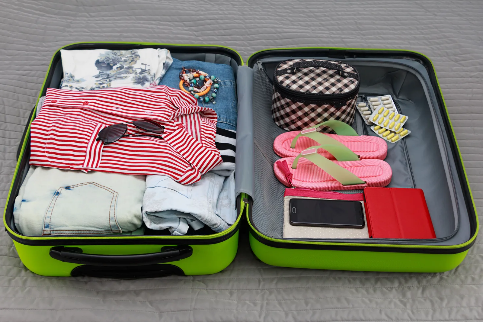 8 Brilliant Space-Saving Hacks for Packing Suitcase Next Time