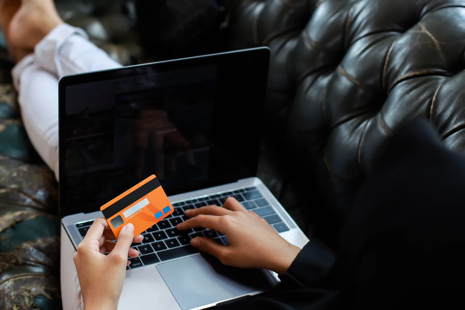 Travel Tips: How To Earn Points And Miles To Travel On A Budget
